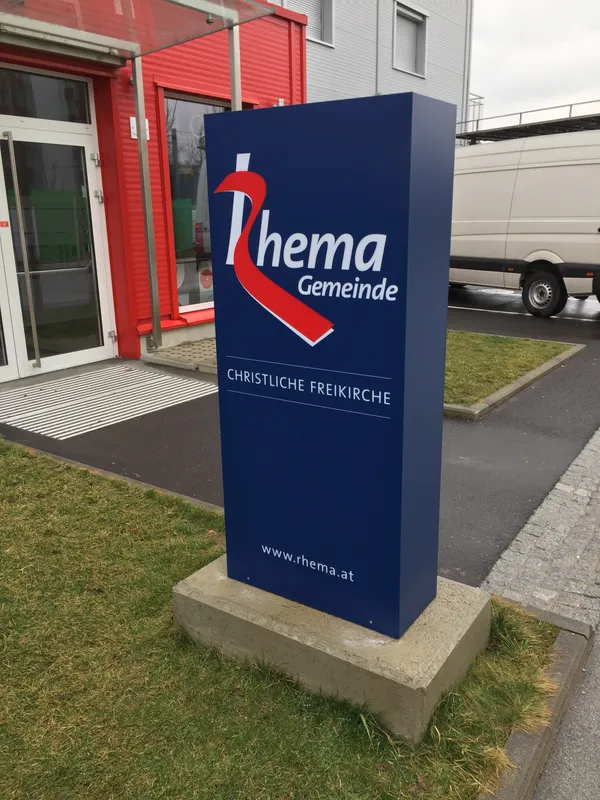 Beleuchteter Pylon — Pylon 1 — NEON Geissler