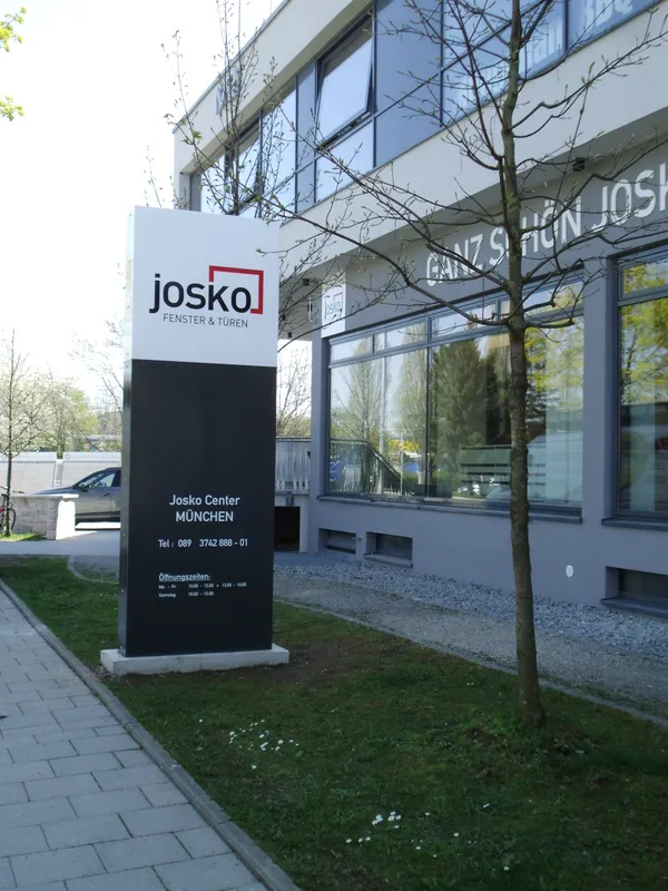 Beleuchteter Pylon — Pylon 10 — NEON Geissler