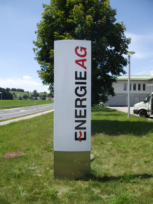 Beleuchteter Pylon — Pylon 11 — NEON Geissler