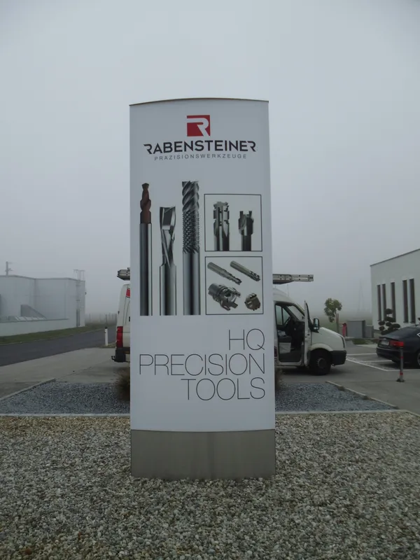 Beleuchteter Pylon — Pylon 5 — NEON Geissler