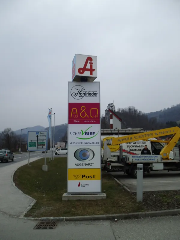 Beleuchteter Pylon — Pylon 9 — NEON Geissler