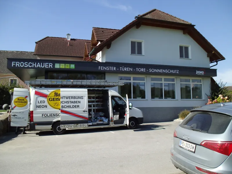 Folierung — folienschrift 7 — NEON Geissler