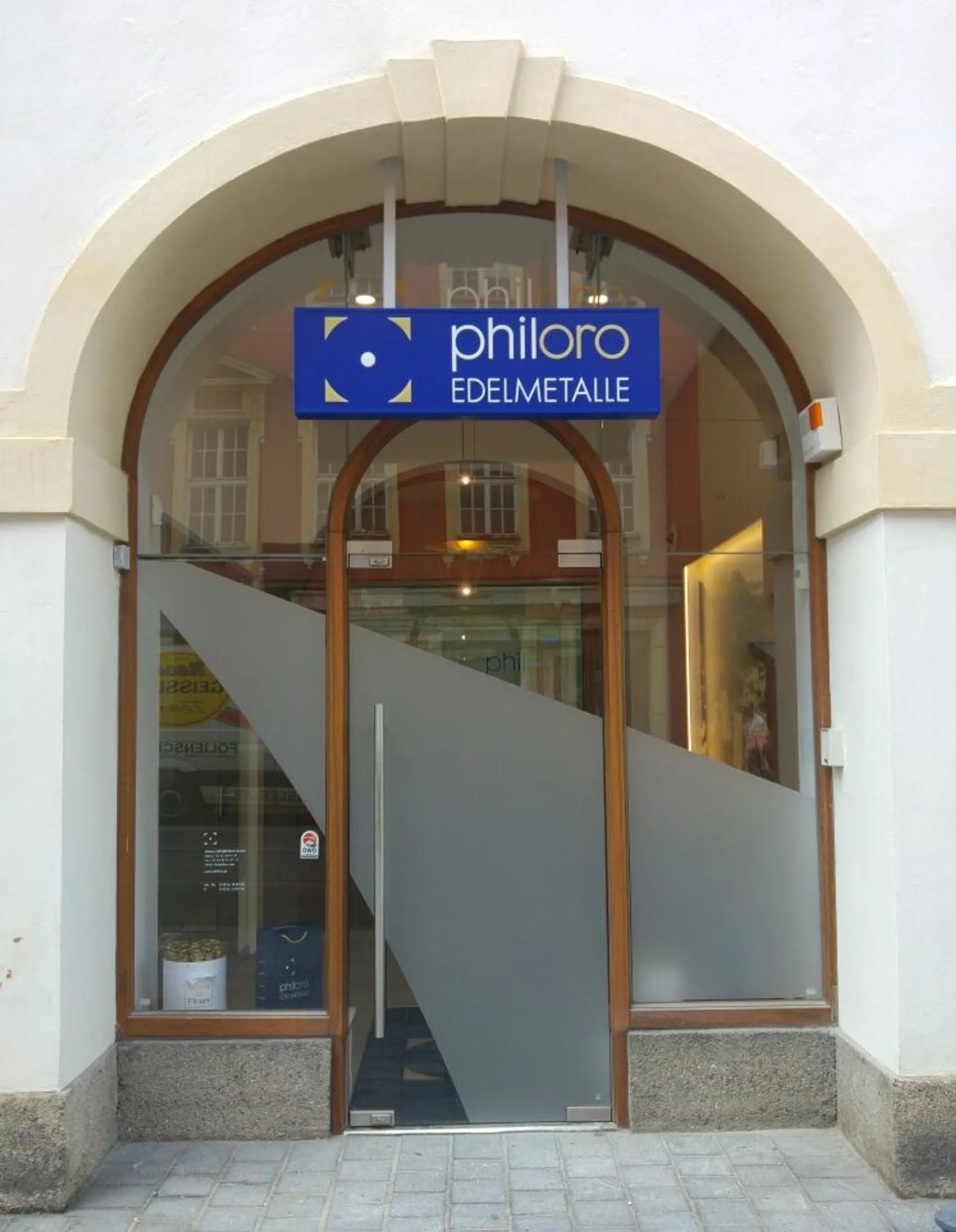 LED-Leuchtkasten Firmengebäude