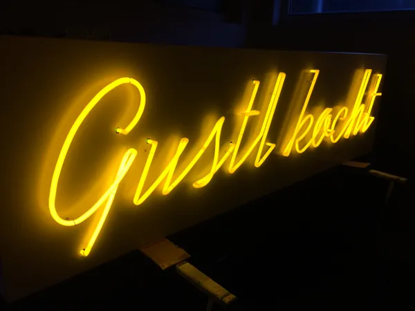 Klassische Neonschrift — neon 3 — NEON Geissler