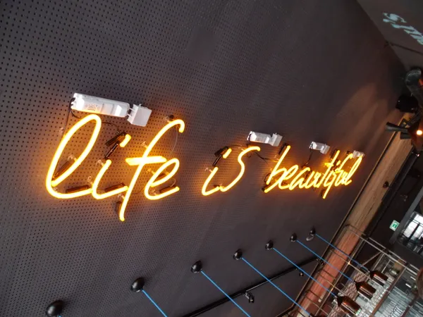 Klassische Neonschrift — neon 4 — NEON Geissler