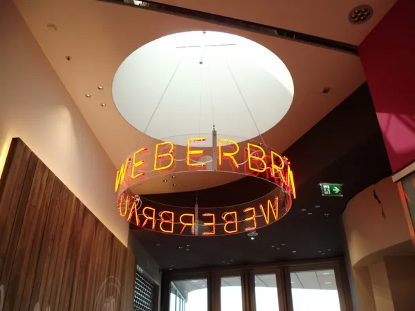 Klassische Neonschrift — neon 5 — NEON Geissler